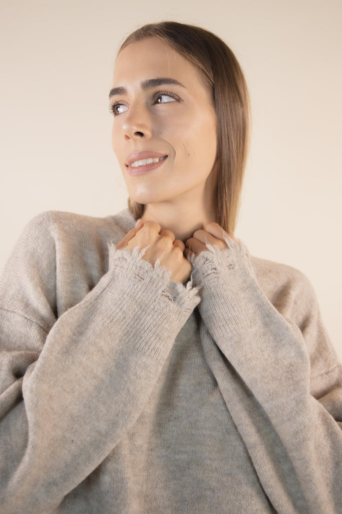 Maglia beige con effetto sfilacciato PA1018 BEIGE EGG FAMILY 