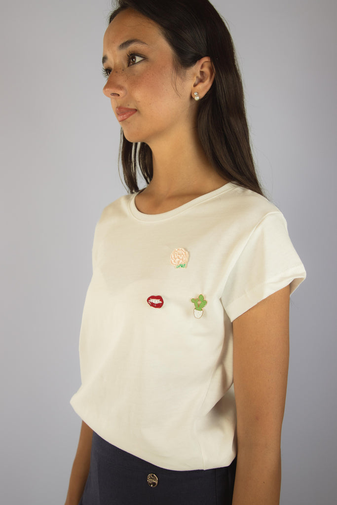 T-shirt bianca con spille smaltate - bocca T-SHIRT SPILLA SPILLA BOCCA EGG FAMILY 