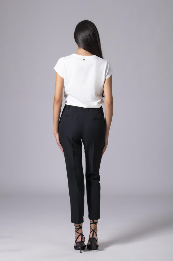 F121/24NERO EGG FAMILY