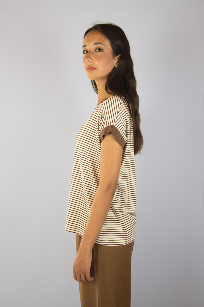 T-shirt a righe bianche e marroni M6913R15T39 MORO EGG FAMILY 