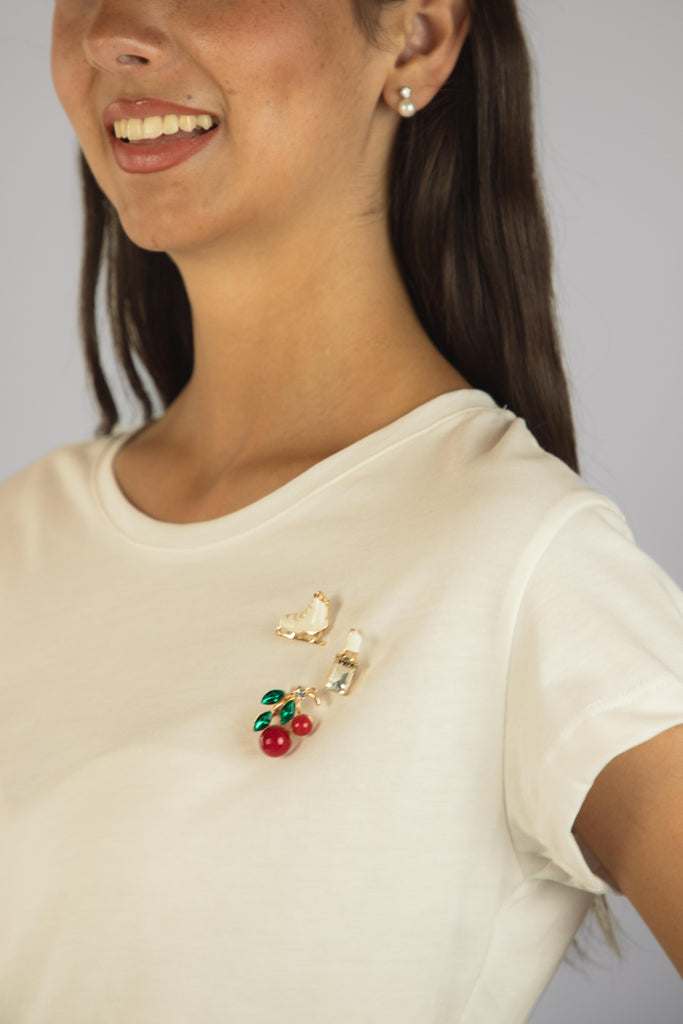 T-shirt bianca con spille smaltate - pattino T-SHIRT SPILLA SPILLA PATTINO BIANCO EGG FAMILY 