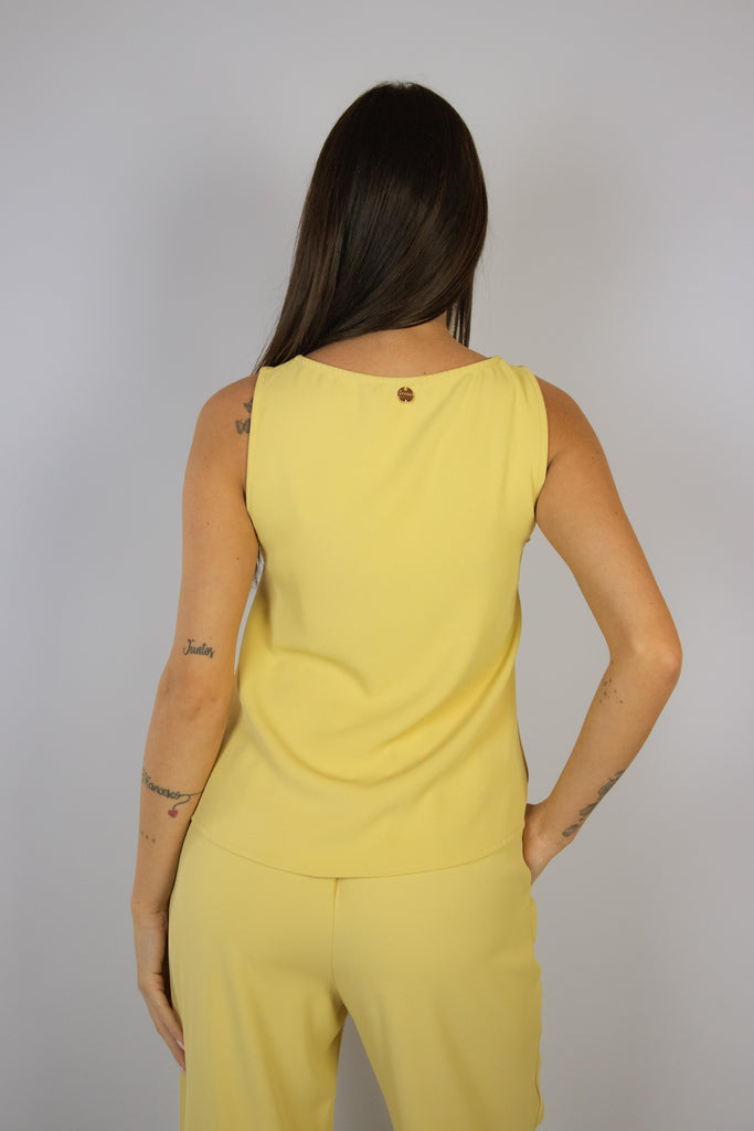 Blusa a canotta di colore giallo chiaro 7224 GIALLO EGG FAMILY 