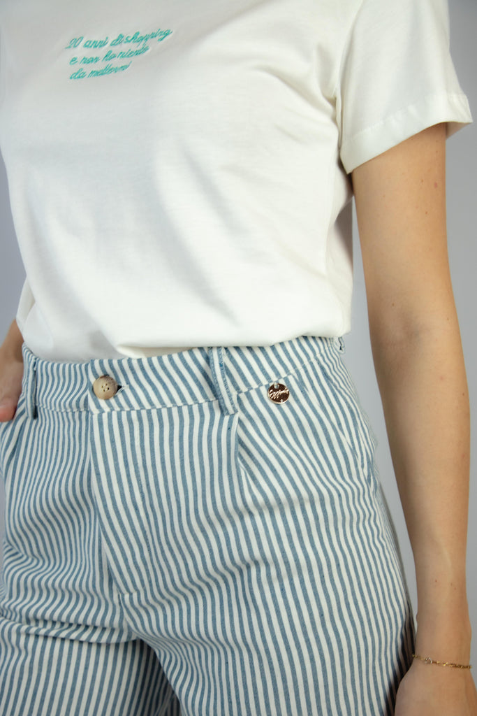 T-shirt bianca con ricamo 20 anni di shopping RI-SHOPPING PANNA EGG FAMILY 