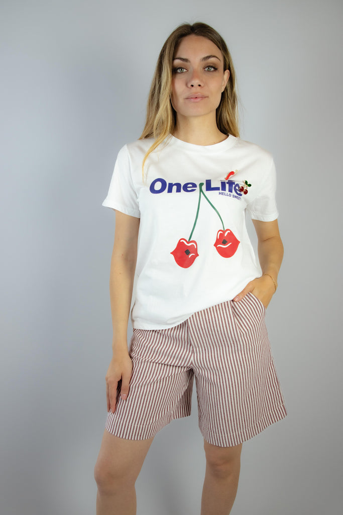 T-shirt bianca con stampa ciliegie e spille ONE LIFE CILIEGE BIANCO EGG FAMILY 