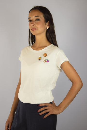 T-shirt bianca con spille smaltate - Basket T-SHIRT SPILLA SPILLA BASKET EGG FAMILY 
