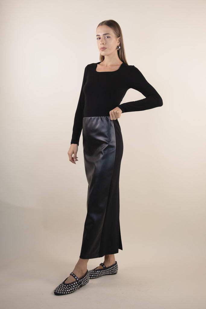 Maglia scollo quadrato nero H413/6 NERO EGG FAMILY 