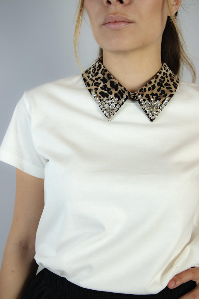 T-shirt bianca con colletto animalier e strass W1LIZZ001 PANNA EGG FAMILY 