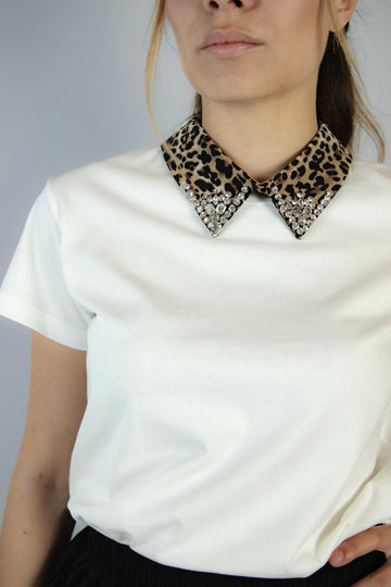 T-shirt bianca con colletto animalier e strass W1LIZZ001 PANNA EGG FAMILY 