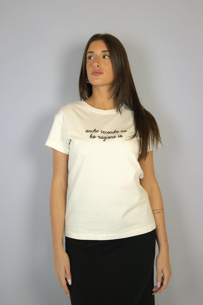 T-shirt con ricamo "Anche secondo me ho ragione io" RAGIONE PANNA EGG FAMILY 