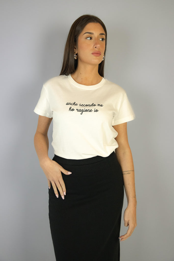 T-shirt con ricamo "Anche secondo me ho ragione io" RAGIONE PANNA EGG FAMILY 