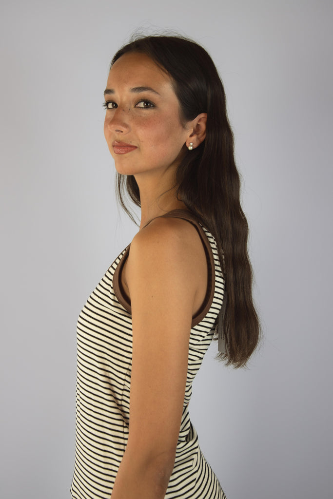 Canotta a righe bianche e nere con profilo marrone T6702R15T39 CIOCCOLATO EGG FAMILY 